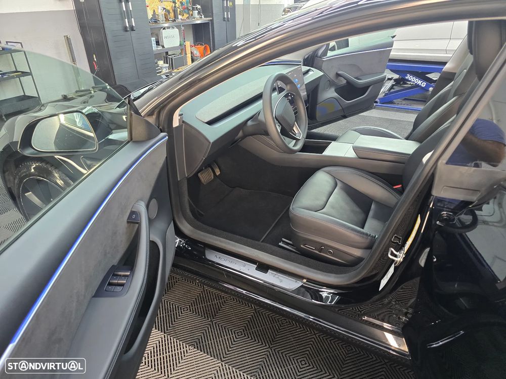 Tesla Model 3 - 3