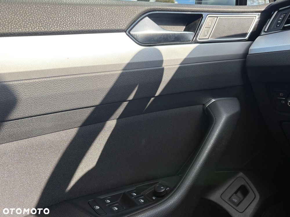Volkswagen Passat 2.0 TDI SCR Business - 20
