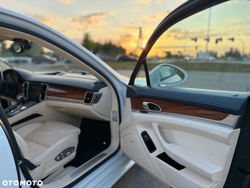 Porsche Panamera Turbo PDK - 15