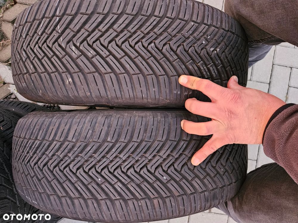 Całoroczne Continental AllSeason 215/60R17 opony - 2