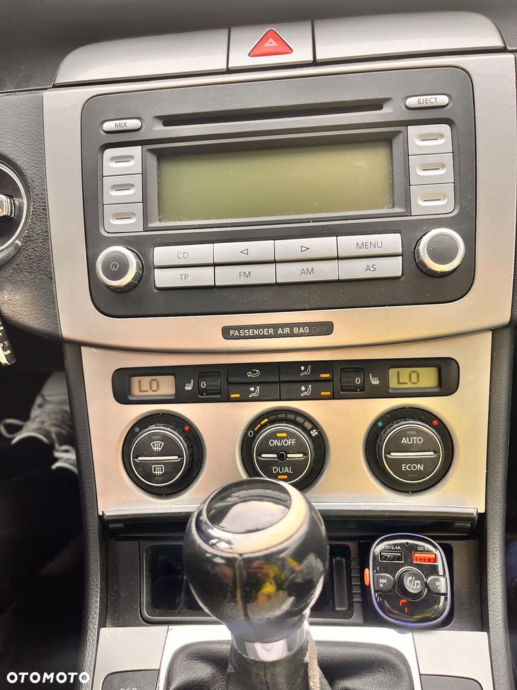 Volkswagen Passat - 11