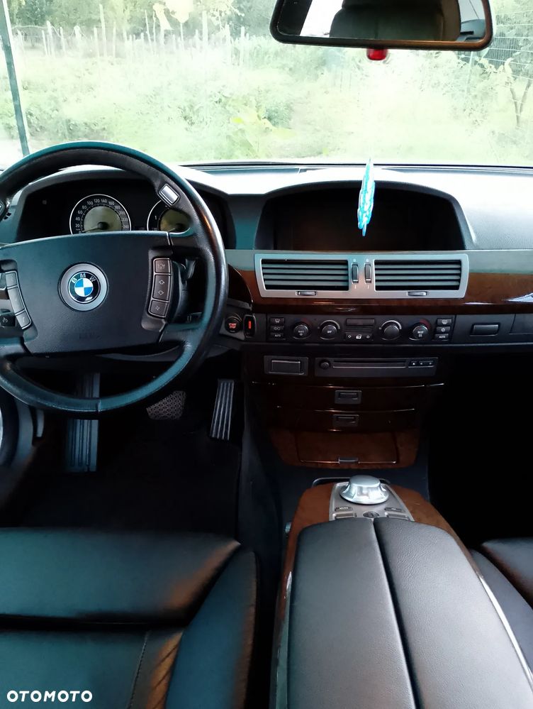 BMW Seria 7 - 32