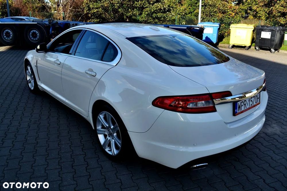 Jaguar XF 4.2 V8 Premium Luxury - 4