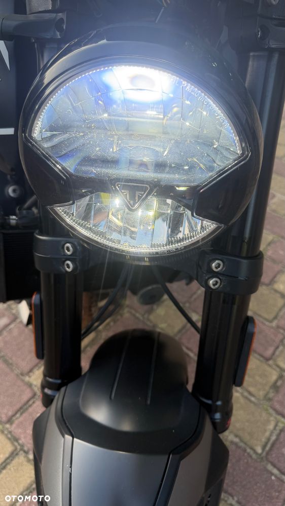 Triumph Trident - 8
