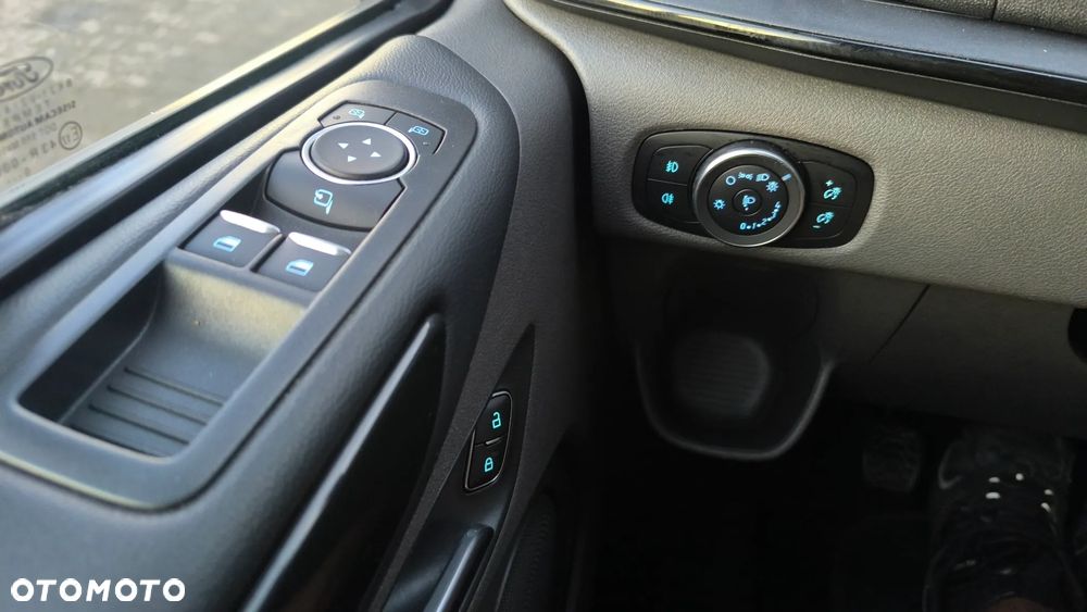 Ford Tourneo Custom 2.0 EcoBlue L1 Titanium - 24