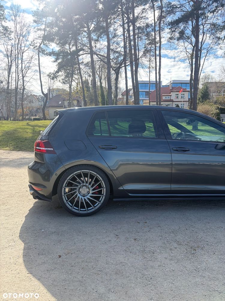 Volkswagen Golf - 39