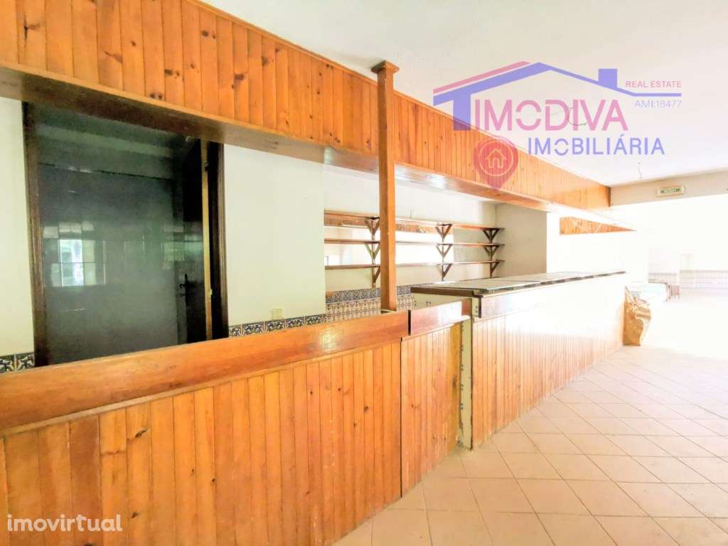 Restaurante com esplanada e vista para a ribeira em Ribeira de Alge - Grande imagem: 4/43