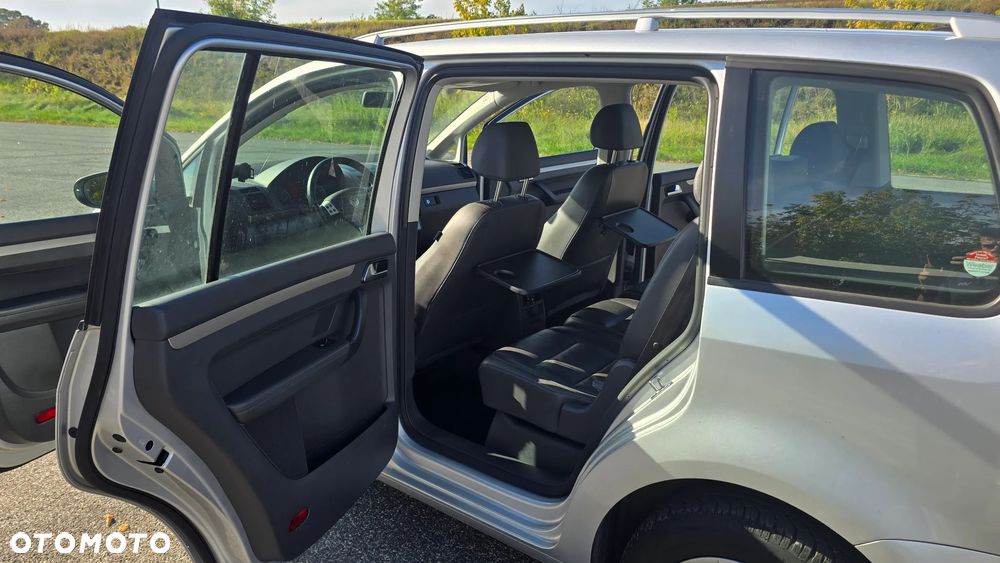 Volkswagen Touran 1.9 TDI DSG United - 29