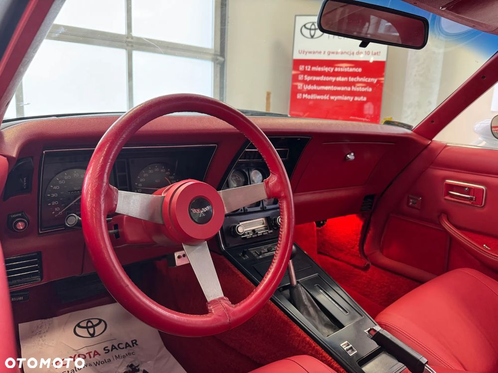 Chevrolet Corvette - 11