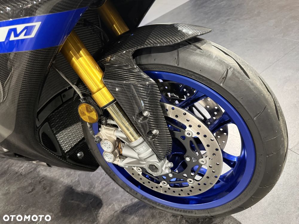 Yamaha R1 - 11