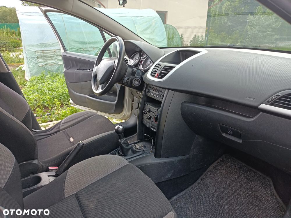 Peugeot 207 1.4 16V Trendy - 4