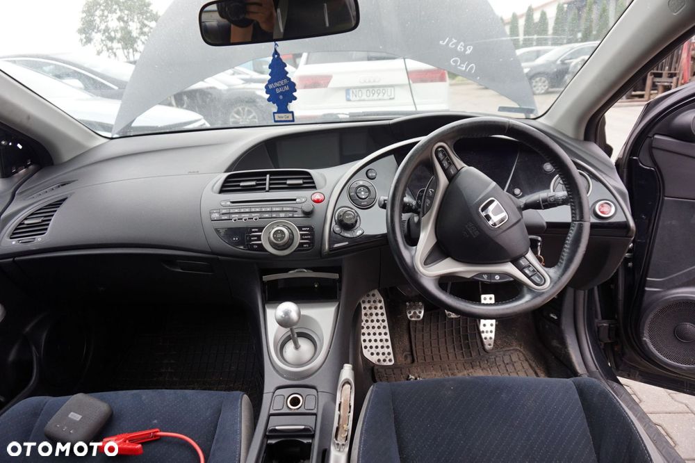 HONDA CIVIC VIII 5D HB 2007 B92P 1.8 16V R18A2 140KM CZARNY na części - 10