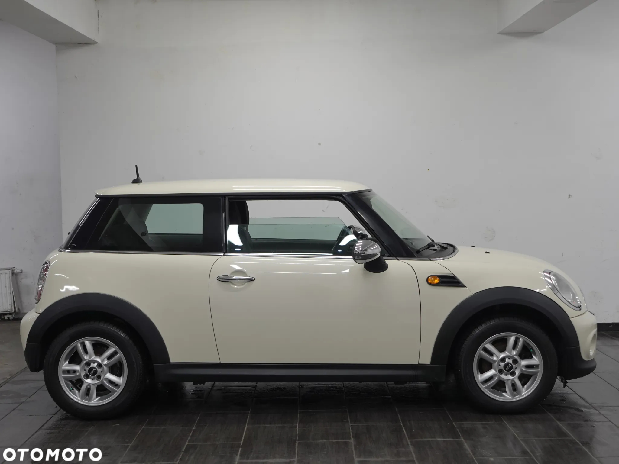 MINI ONE Standard - 10