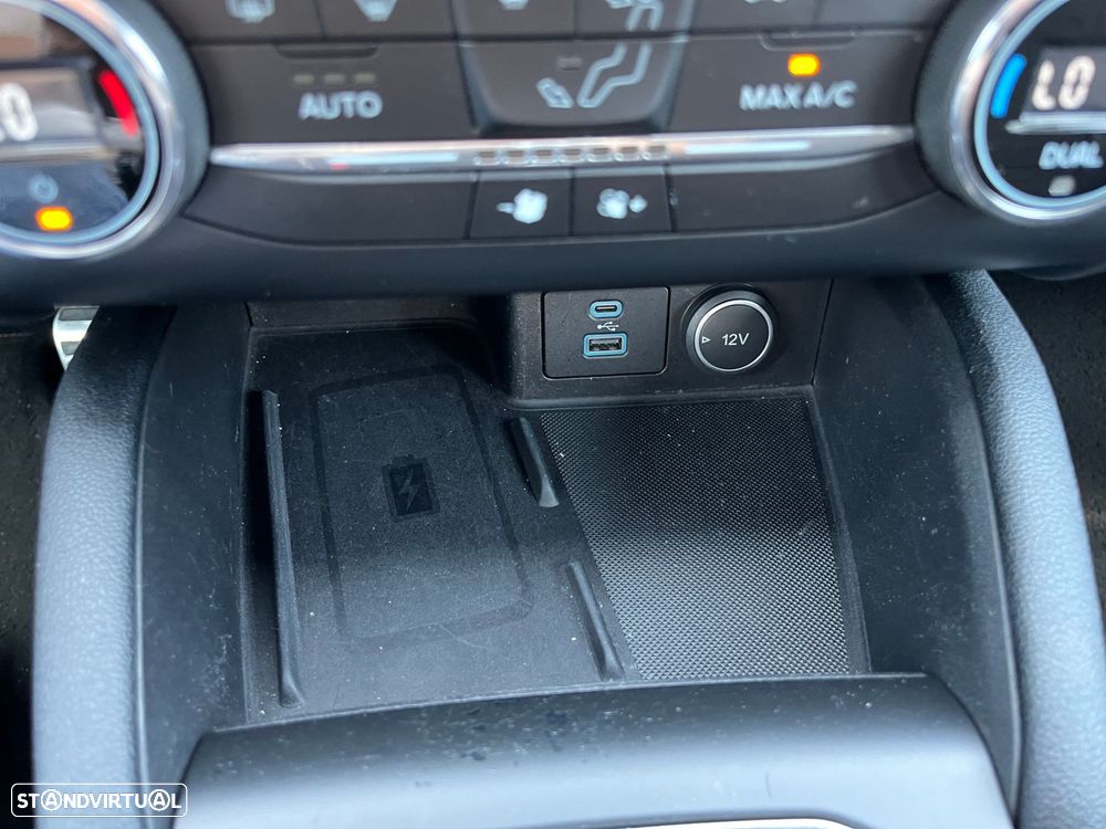 Ford Kuga 2.0 EcoBlue Hybrid ST-LINE - 29