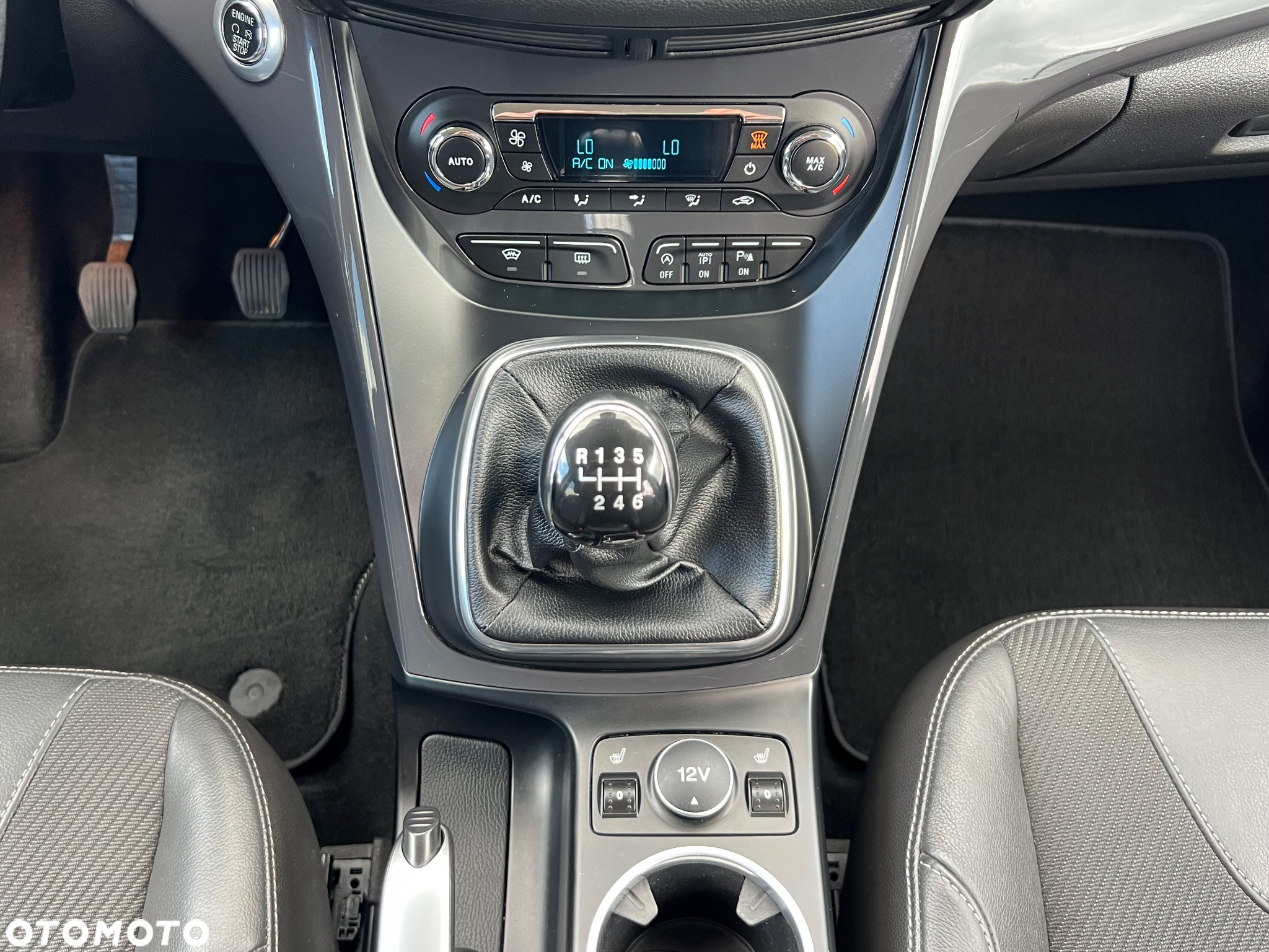 Ford Kuga 1.6 EcoBoost 2x4 Titanium - 35