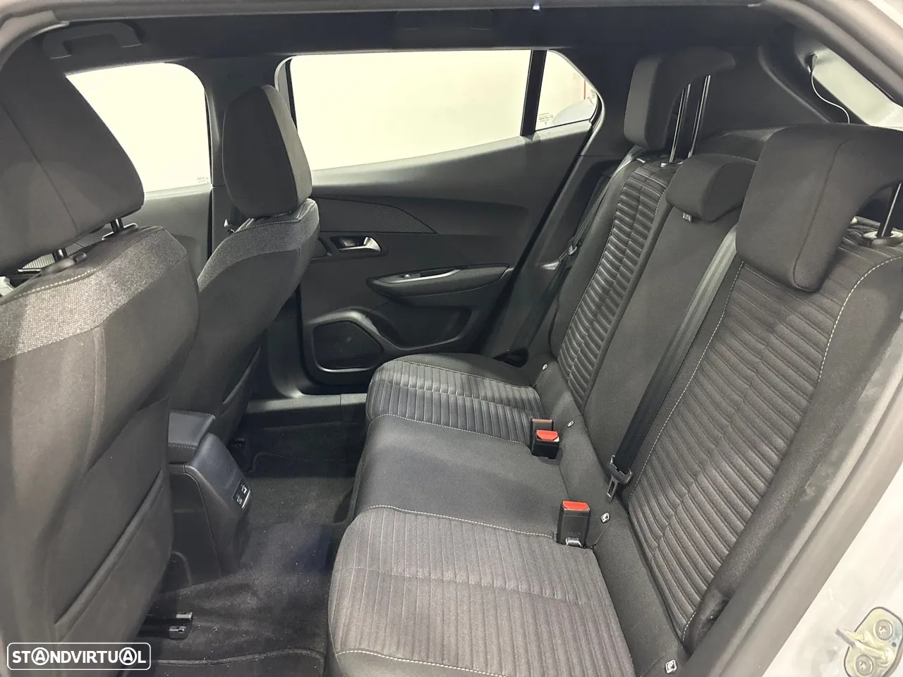 Peugeot e-2008 54 kWh Active - 9