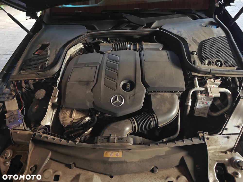 Mercedes-Benz Klasa E 220 d 4-Matic 9G-TRONIC - 15