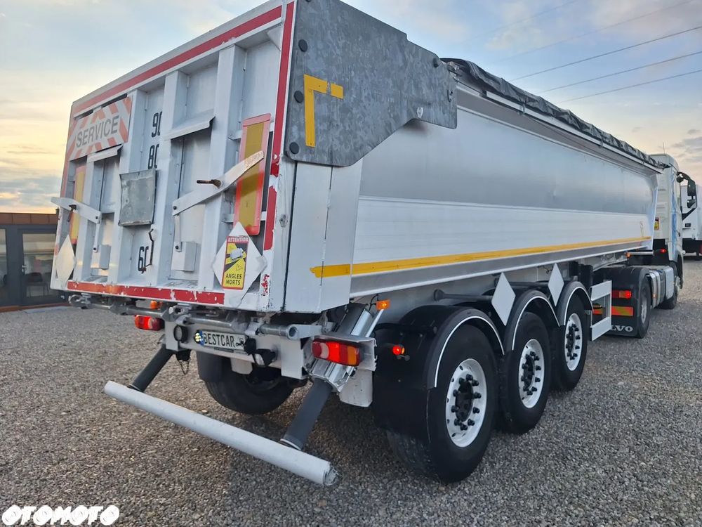 Benalu 28m3 / 2013 / 2 osie podnoszone / Import Francja