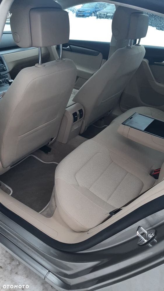 Volkswagen Passat 2.0 TDI Comfortline - 16