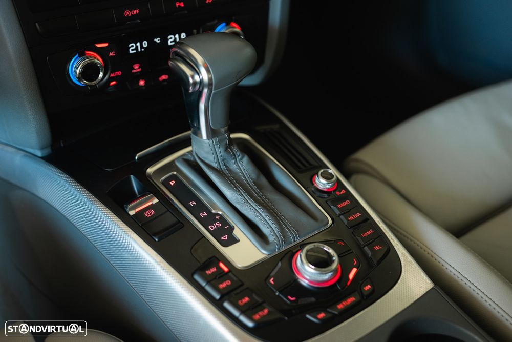 Audi A4 2.0 TDI multitronic Business Line Sport - 32