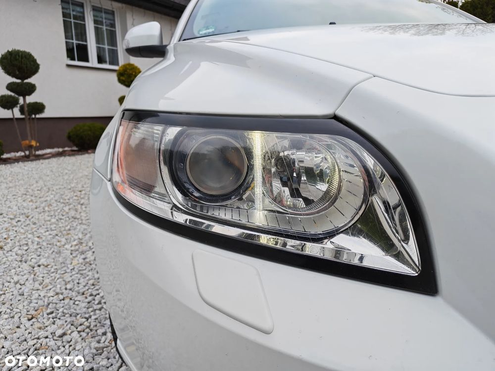 Volvo V50 D3 - 24