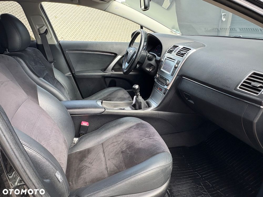 Toyota Avensis 1.8 Sol NAVI - 9