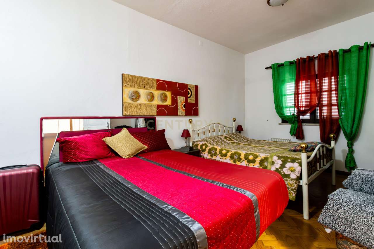 Venda de Moradia, Comércio e Oficina Automóvel na Marinha Grande - Grande imagem: 5/31