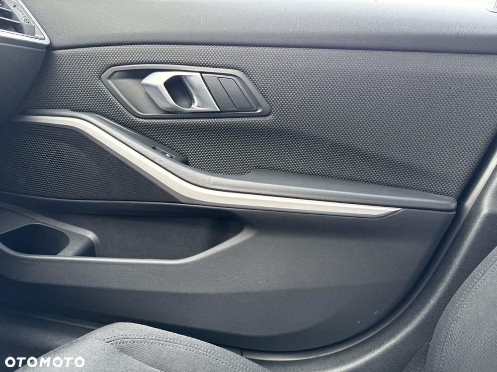 BMW Seria 3 318d Advantage - 28