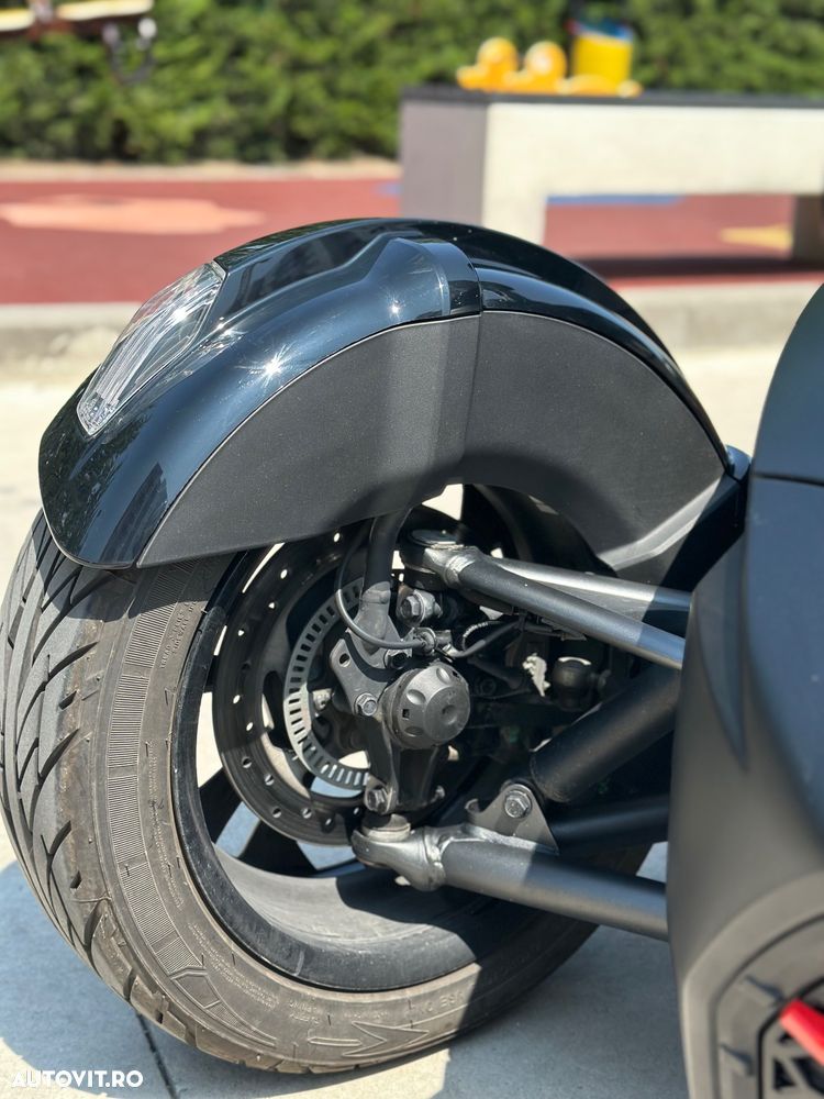 Can-Am Spyder - 11