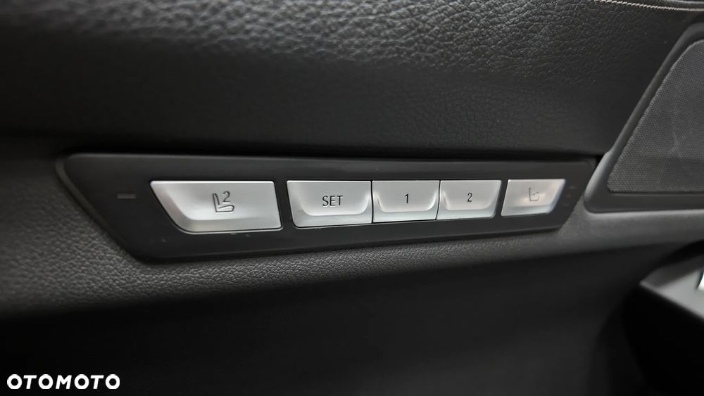 BMW Seria 7 750Li xDrive - 23