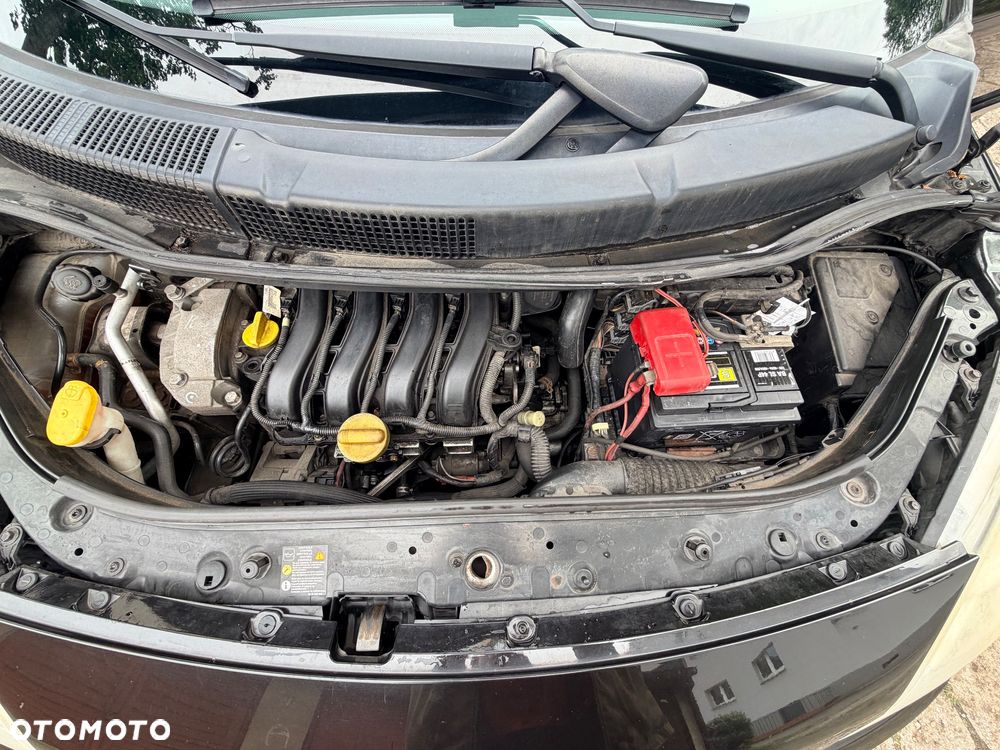 Renault Scenic 1.6 16V Infinity - 15