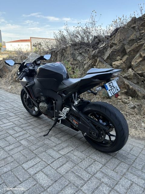 Honda CBR Fireblade 1000 - 2