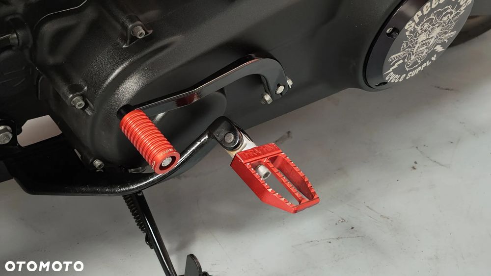 Harley-Davidson Softail Street Bob - 29