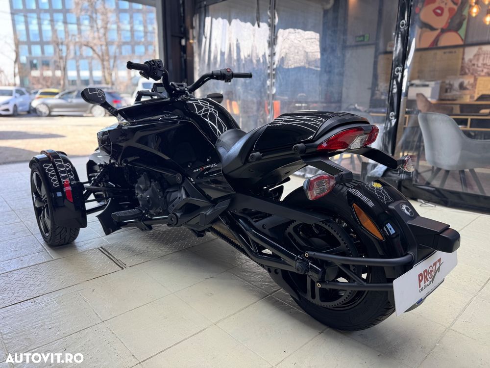Can-Am Spyder - 20
