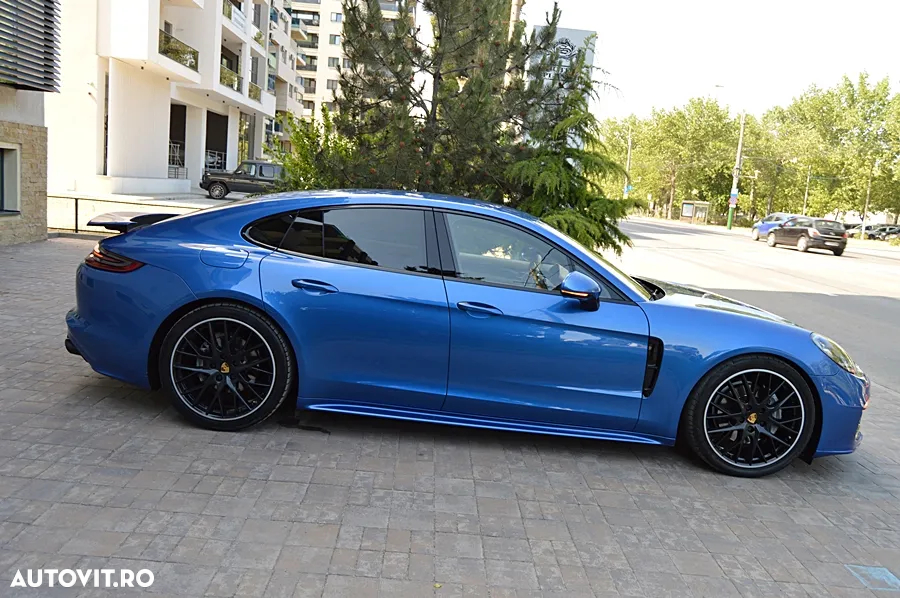 Porsche Panamera 4 - 32