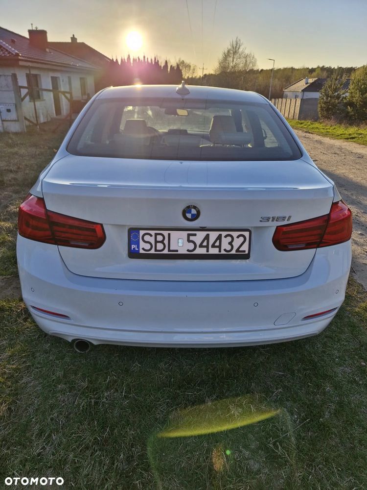 BMW Seria 3 318i - 4