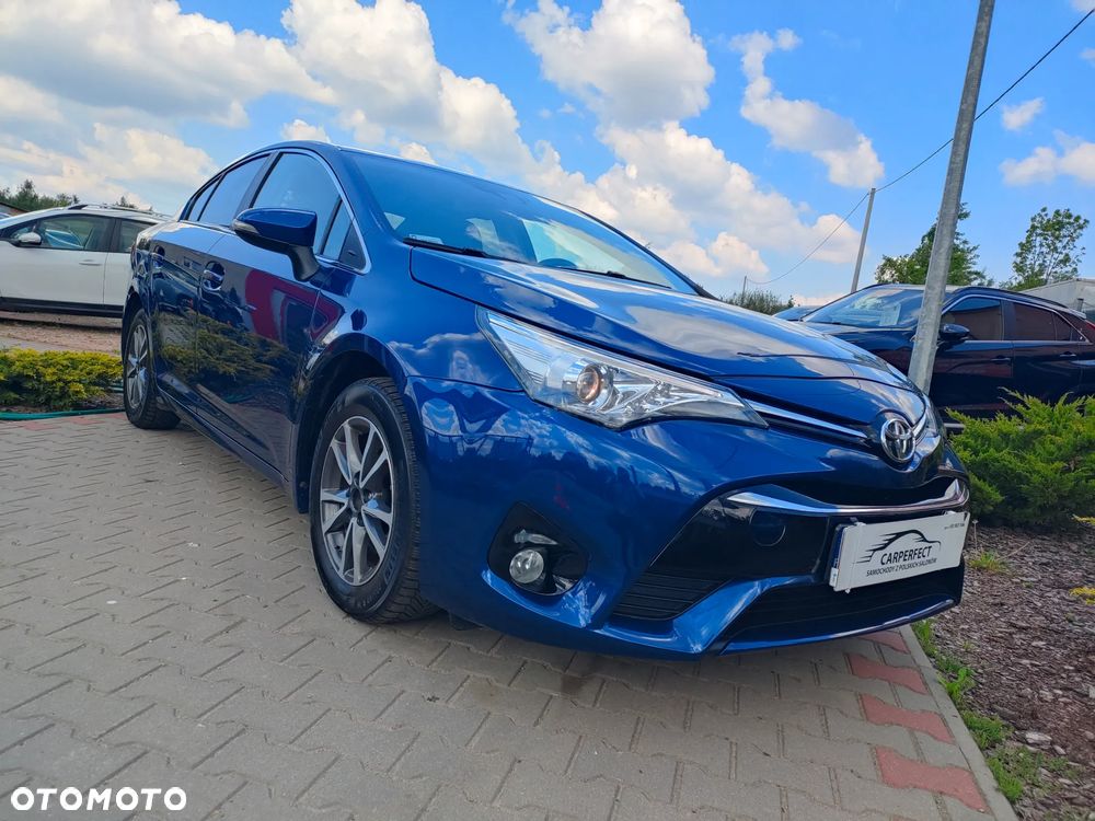 Toyota Avensis 1.8 Premium - 4