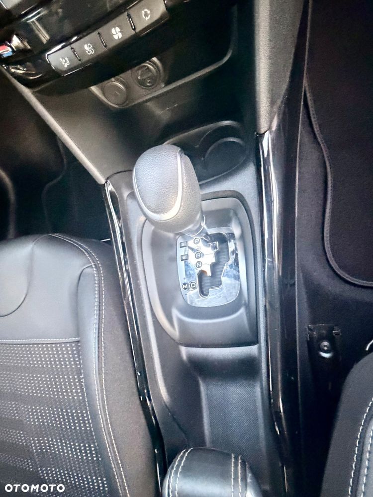 Peugeot 2008 PureTech 110 Stop&Start EAT6 Allure - 20