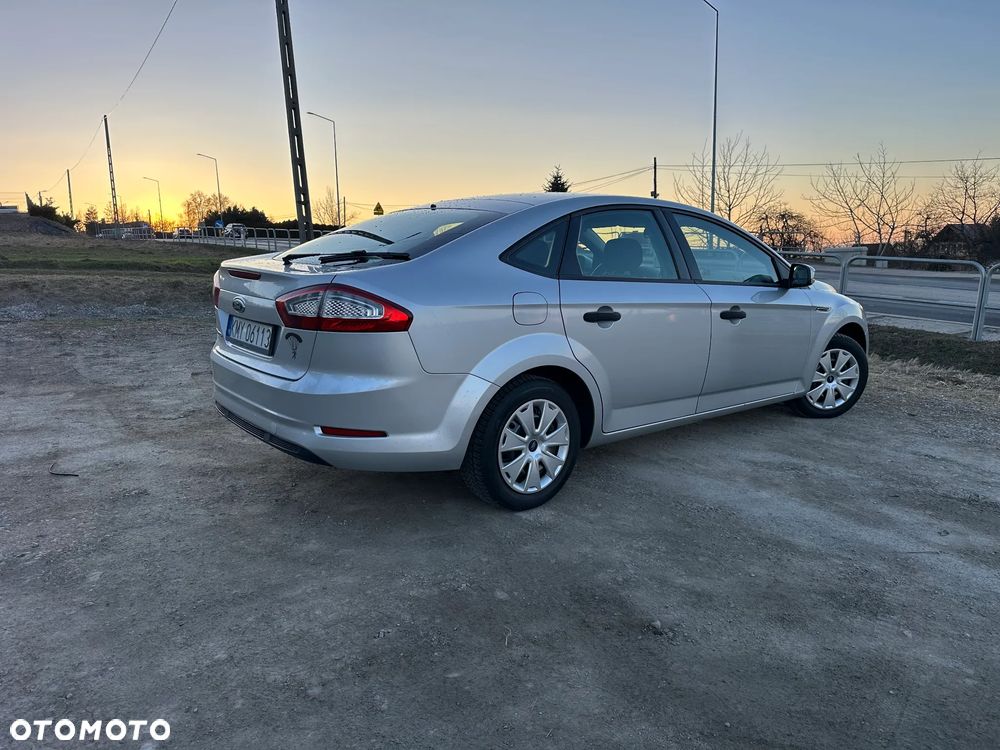Ford Mondeo 1.6 Ambiente - 2