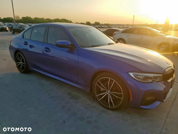 BMW Seria 3 330i xDrive Advantage sport