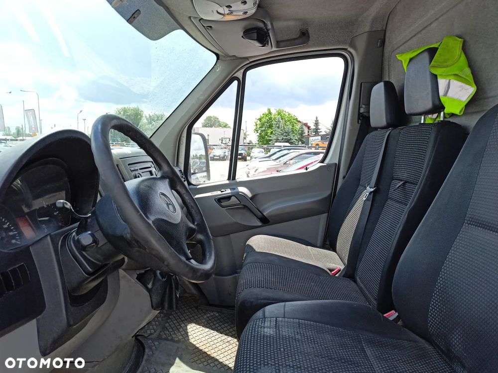 Mercedes-Benz Sprinter - 10