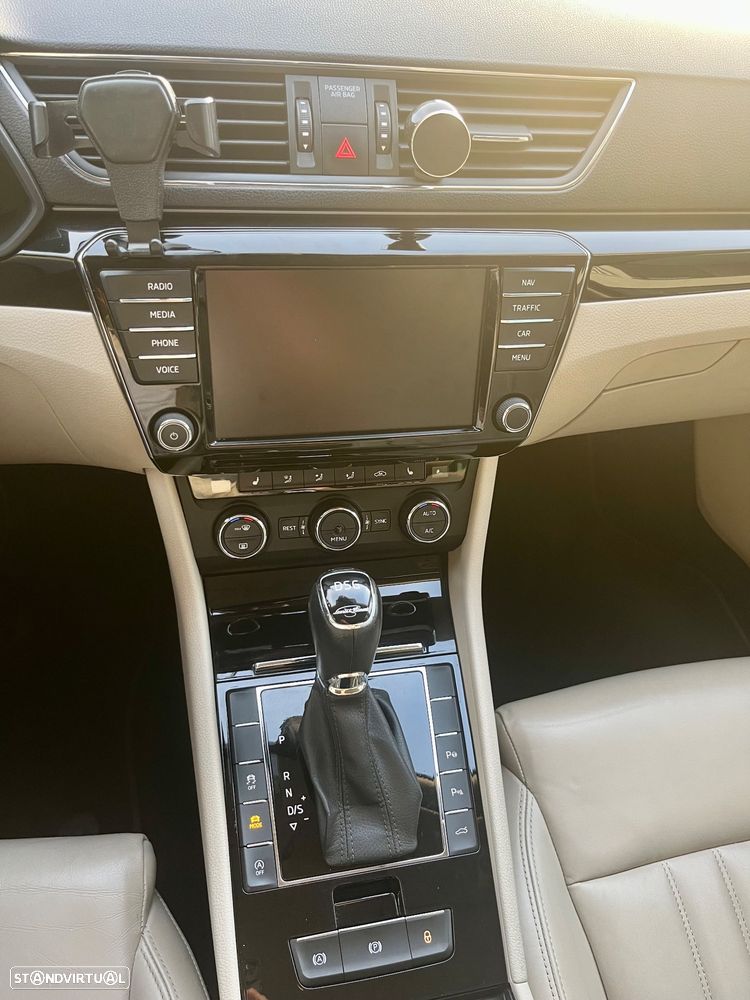 Skoda Superb 2.0 TDI 4x4 DSG L&K - 9