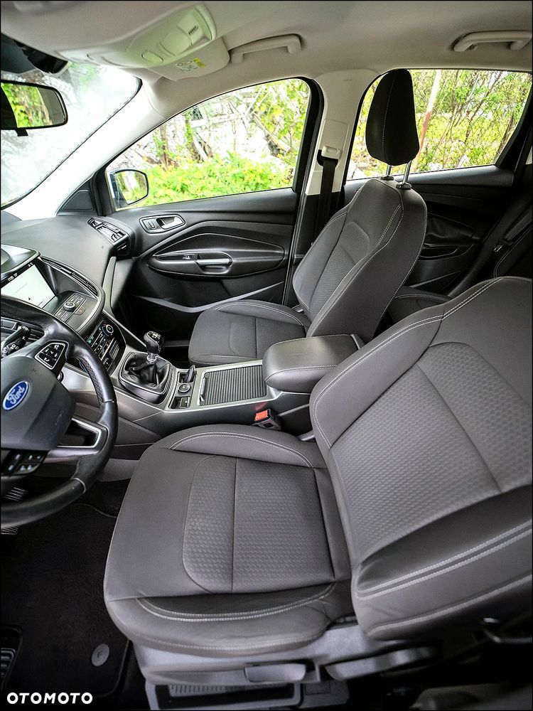 Ford Kuga - 33