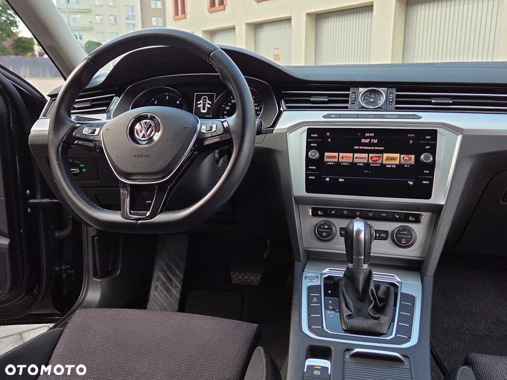 Volkswagen Passat 2.0 TDI SCR DSG Highline - 23