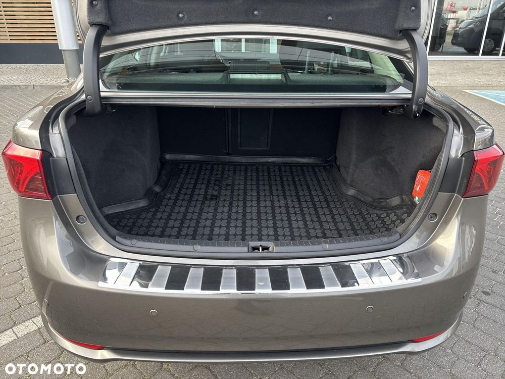 Toyota Avensis - 13