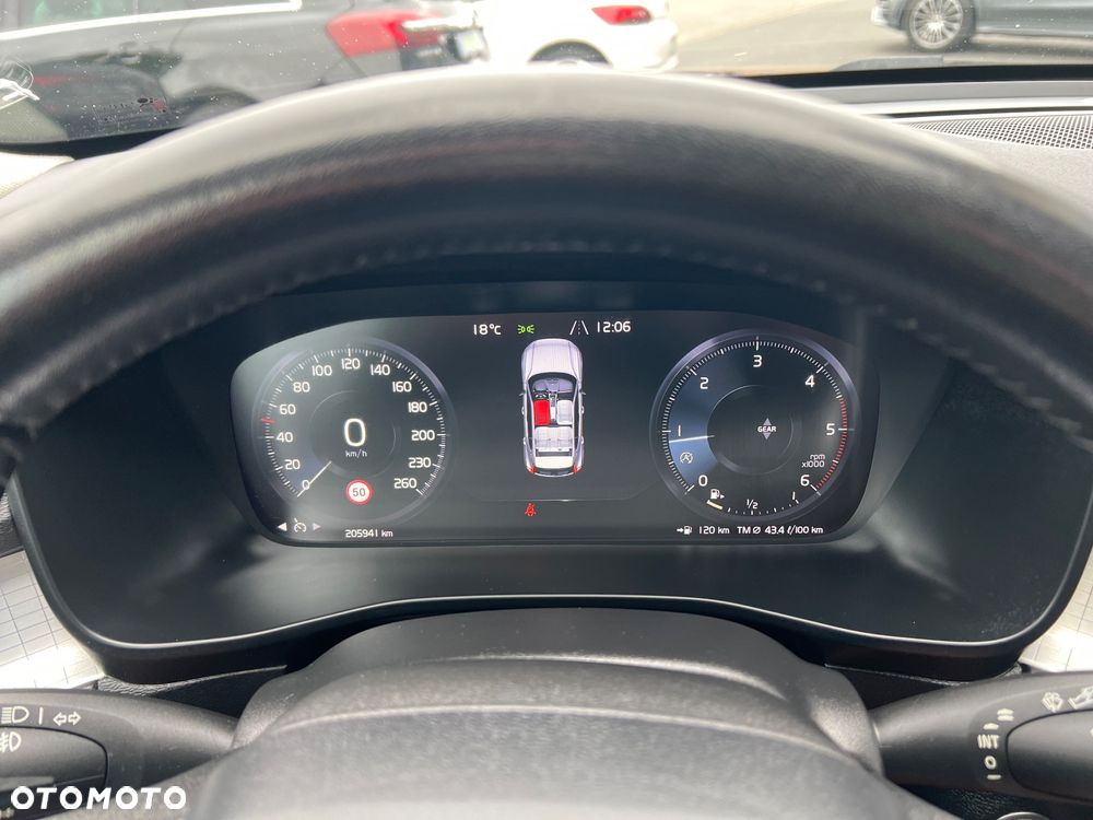 Volvo XC 40 D3 AWD R-Desgin - 32