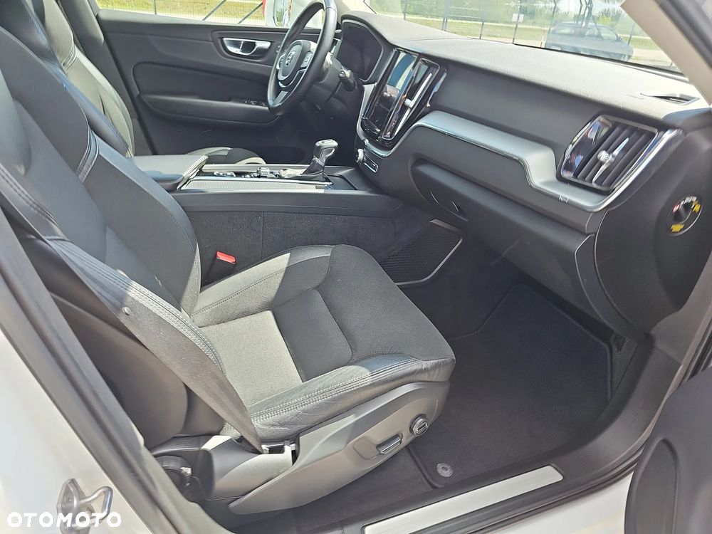 Volvo XC 60 T4 Momentum Pro - 20