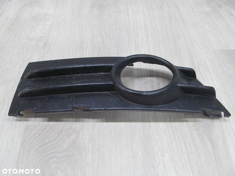 VOLVO C30 06-10 KRATKA ATRAPA HALOGENU ZDERZAKA PRAWA 30657196 - 4