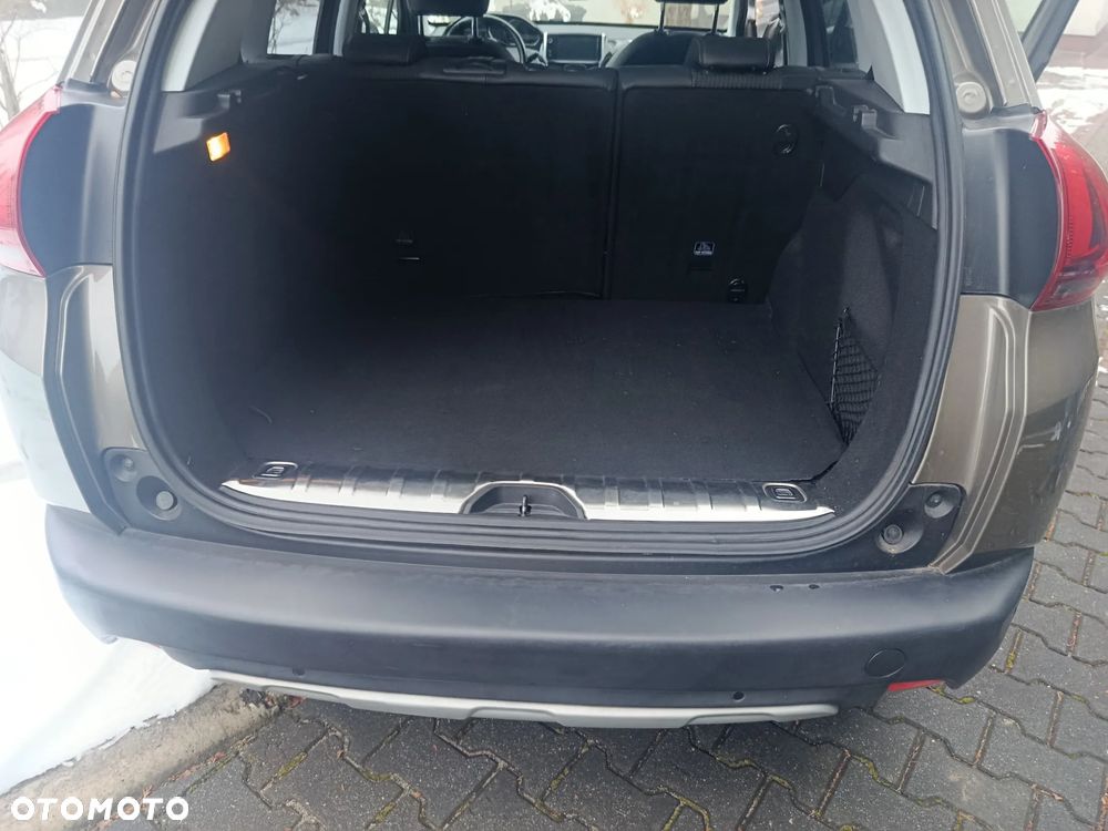 Peugeot 2008 1.2 Pure Tech Allure S&S - 8