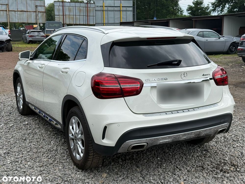 Mercedes-Benz GLA 250 7G-DCT AMG Line - 13